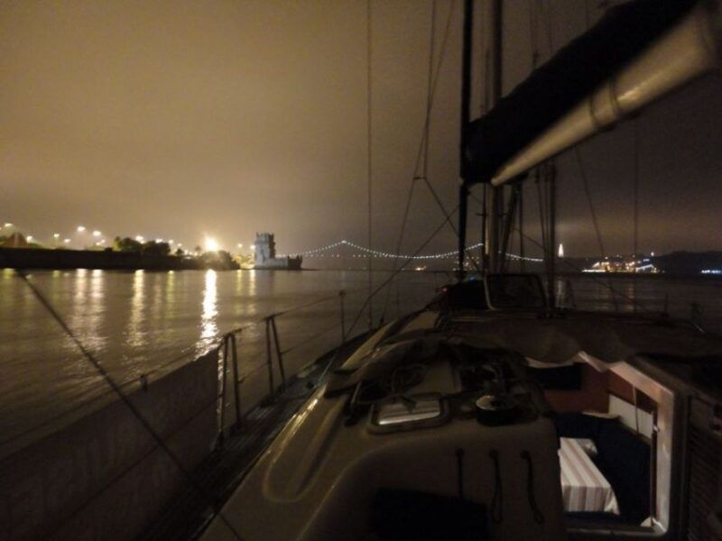 lisbon-2h-private-tour-by-sailboat-sail-or-power-catamaran