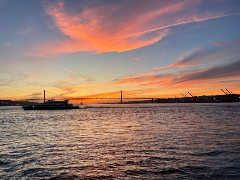 lisbon-2h-sunset-boat-cruise-tour-with-drinks