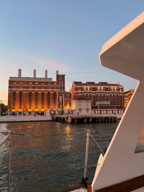 lisbon-2h-sunset-boat-cruise-tour-with-drinks