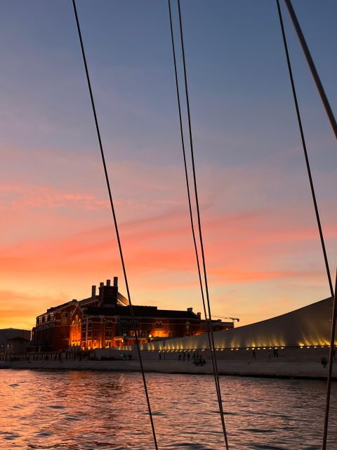 lisbon-2h-sunset-boat-cruise-tour-with-drinks