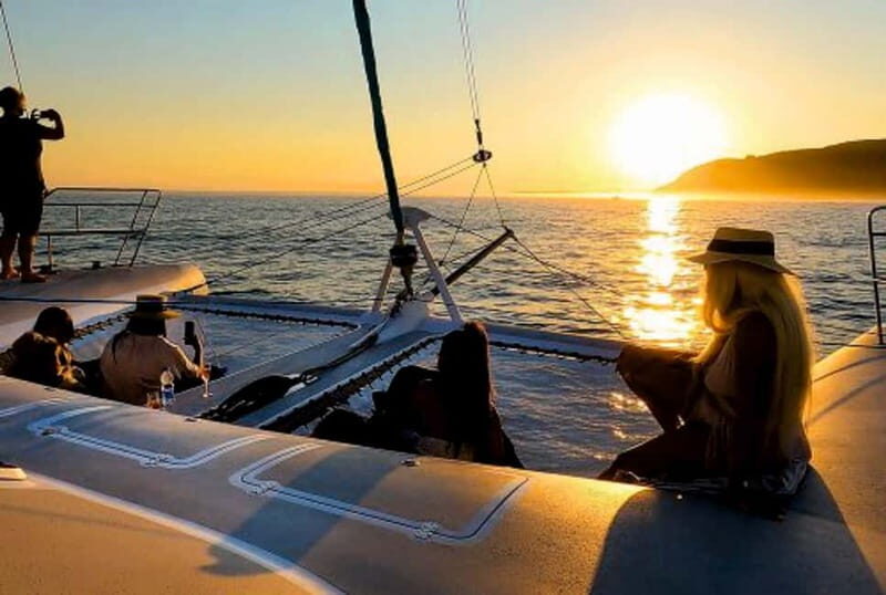 Lisbon: 3-Hour Sail and Dine Sunset Boat Tour - Dining Experience
