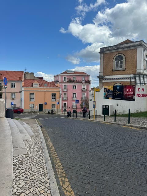 lisbon-3-hours-sightseeing-tour-by-tuktuk