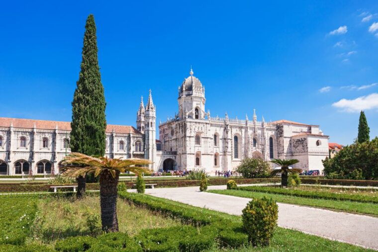 lisbon-3-in-1-hop-on-hop-off-bus-and-tram-tours