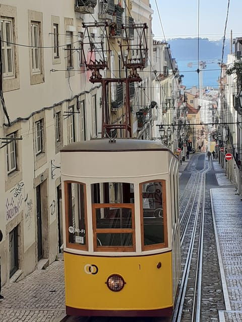 lisbon-7-hills-tuk-tuk-pivate-tour-with-local-guide