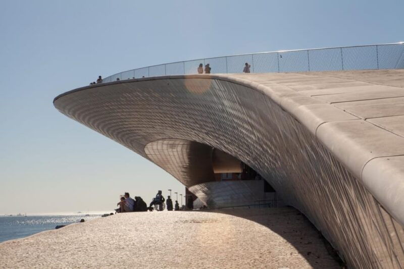 lisbon-adamastor-tour-electric-tuk-tuk-professional-guide