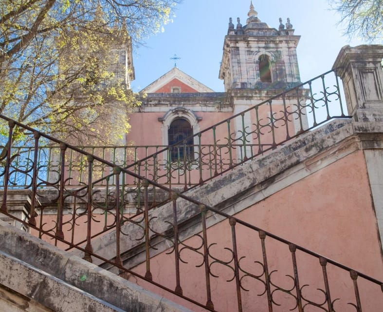 lisbon-adamastor-tour-electric-tuk-tuk-professional-guide