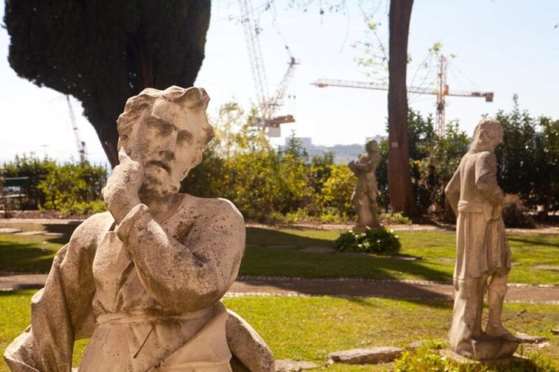 lisbon-adamastor-tour-electric-tuk-tuk-professional-guide