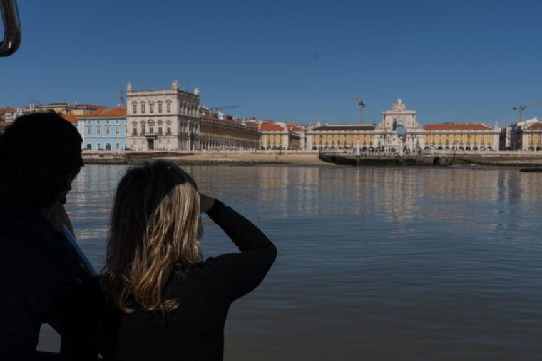 lisbon-afternoon-boat-tour-with-local-sailors