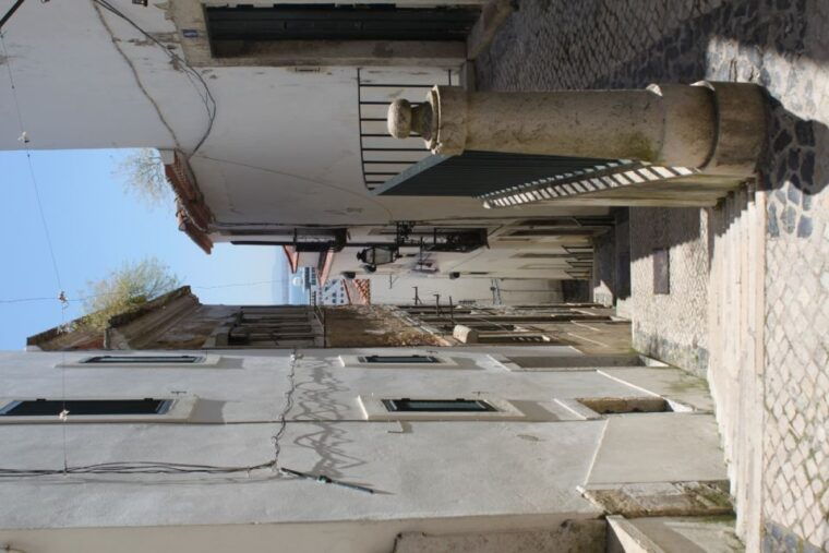 lisbon-alfama-and-sao-jorge-castle-quarters-walking-tour