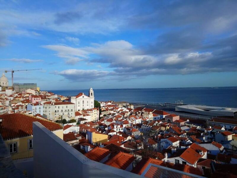 lisbon-alfama-mouraria-neighborhood-walking-tour