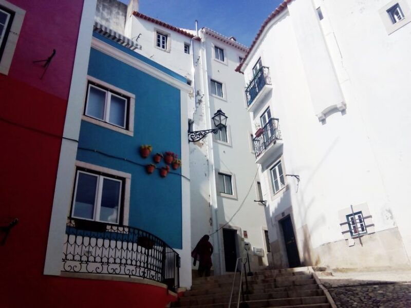 lisbon-alfama-mouraria-neighborhood-walking-tour