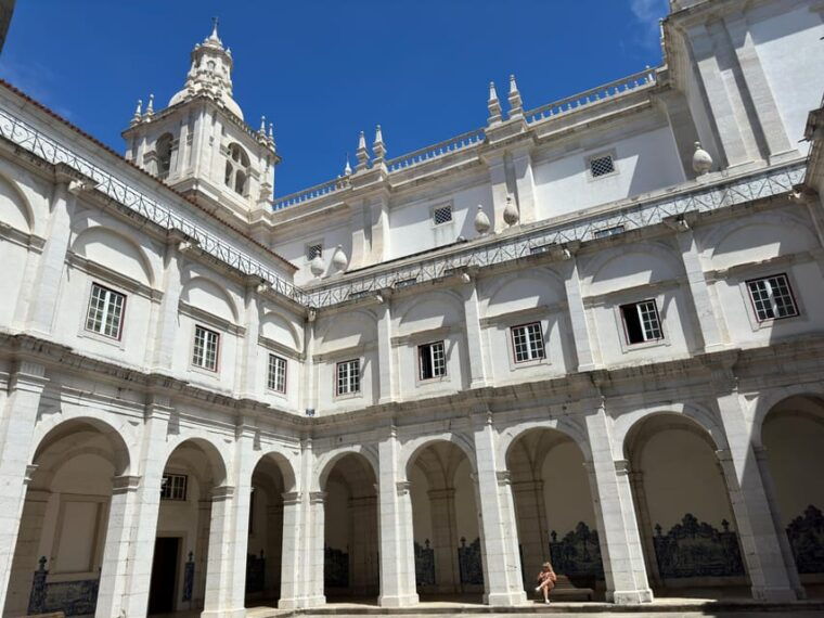 lisbon-alfama-walking-tour-with-st-george-castle-entry