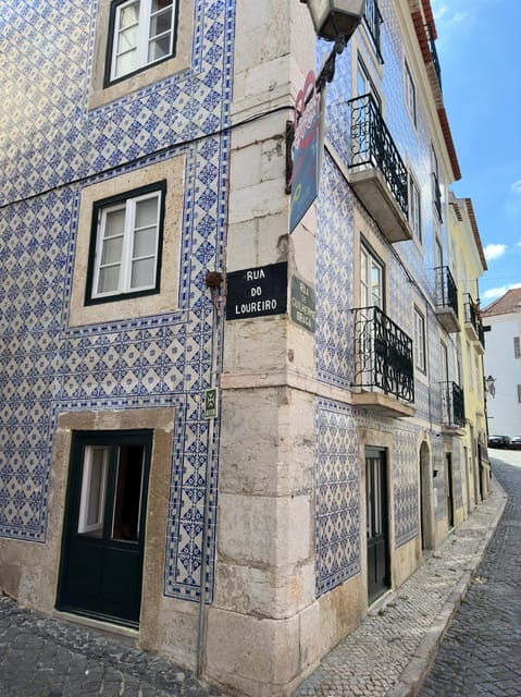 lisbon-alfama-walking-tour-with-st-george-castle-entry