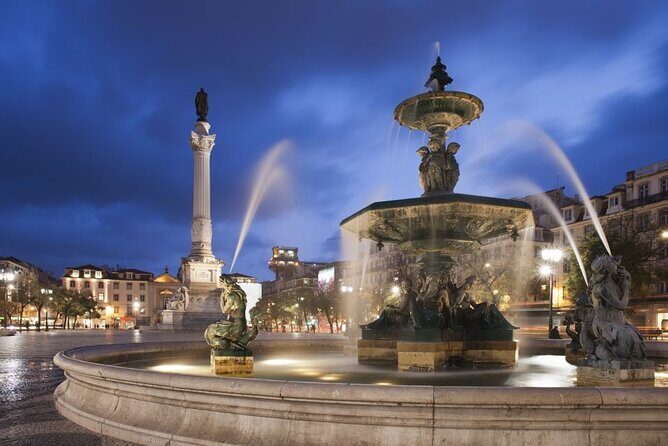 Lisbon: Authentic Fado Show, Dinner and Night Tour - The Evening: Dinner, Music, and Atmosphere