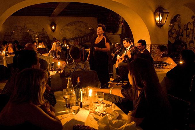 lisbon-authentic-fado-show-dinner-and-night-tour