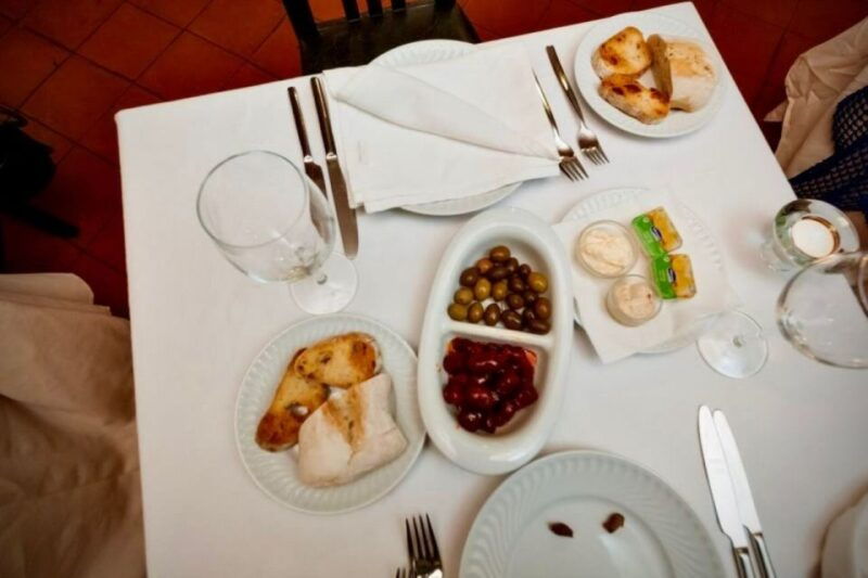 lisbon-authentic-fado-show-dinner-and-night-tour