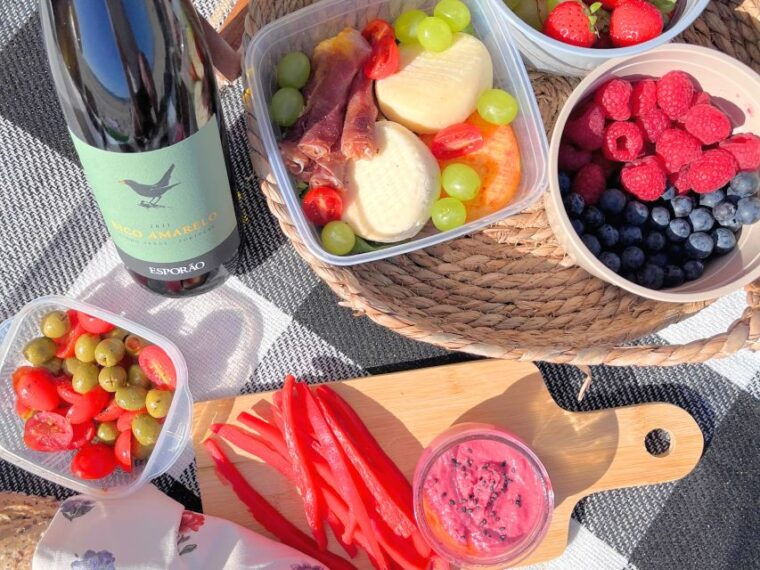 lisbon-beach-brunch-picnic-with-set-up-and-transfers