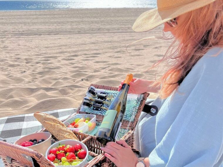 lisbon-beach-brunch-picnic-with-set-up-and-transfers