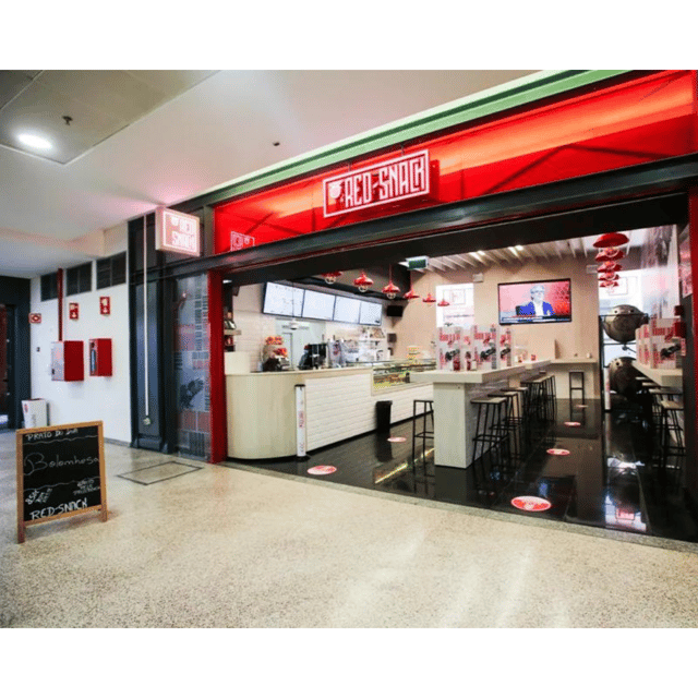 lisbon-benfica-stadium-and-museum-tour-with-meal-and-scarf