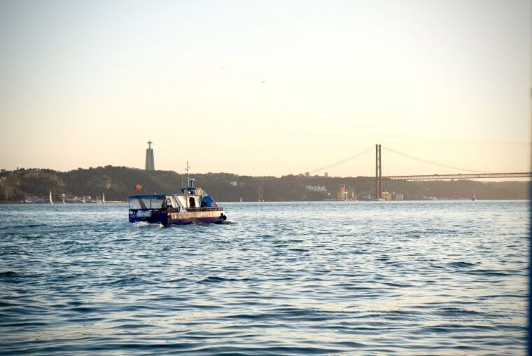 lisbon-boat-cruise-with-live-fado-performance-and-a-drink