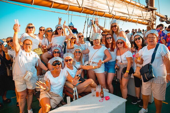 lisbon-boat-party-amazing-sunset-sailing-tour