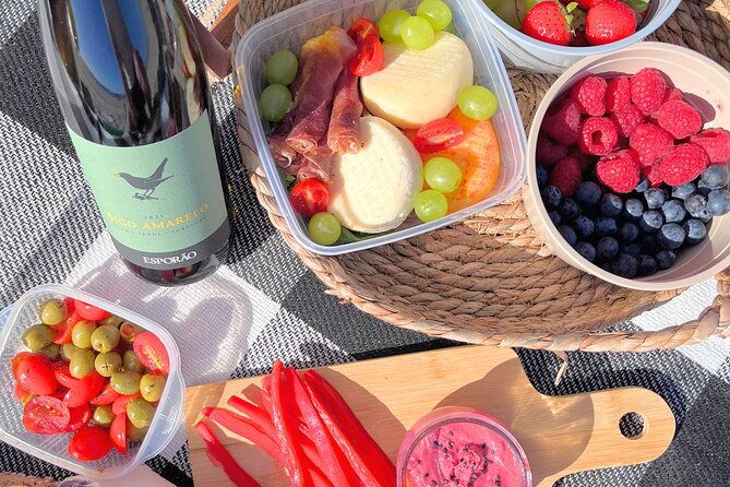 lisbon-brunch-beach-picnic-with-beach-set-up-and-transfers