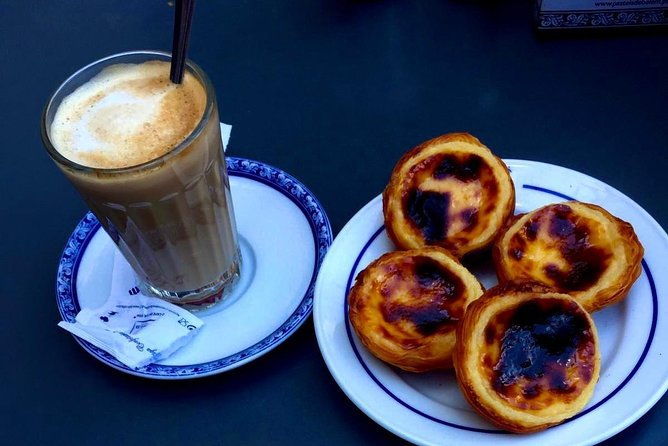 lisbon-by-night-up-to-6-people-private-tour