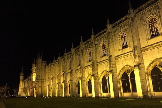 lisbon-by-night-up-to-6-people-private-tour