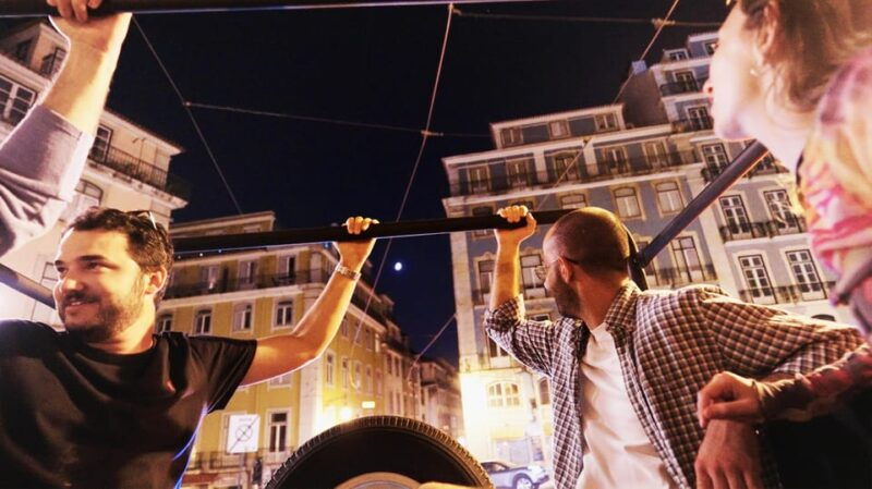 lisbon-by-night-vintage-jeep-with-drink-tastings-2