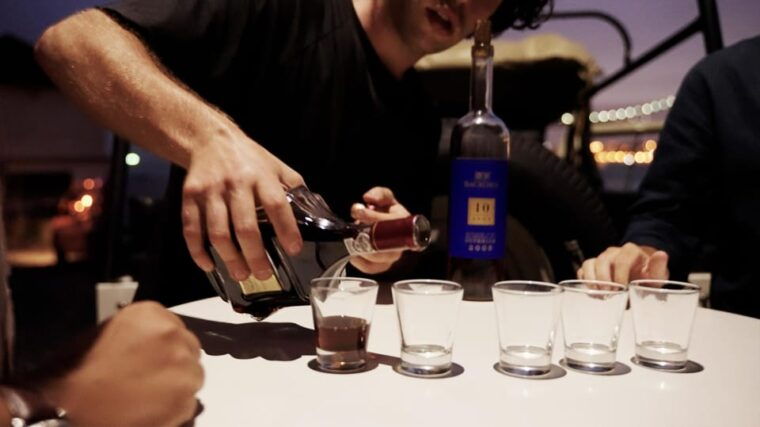 lisbon-by-night-vintage-jeep-with-drink-tastings-2