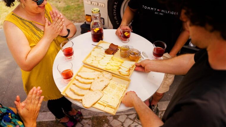 lisbon-by-night-vintage-jeep-with-drink-tastings