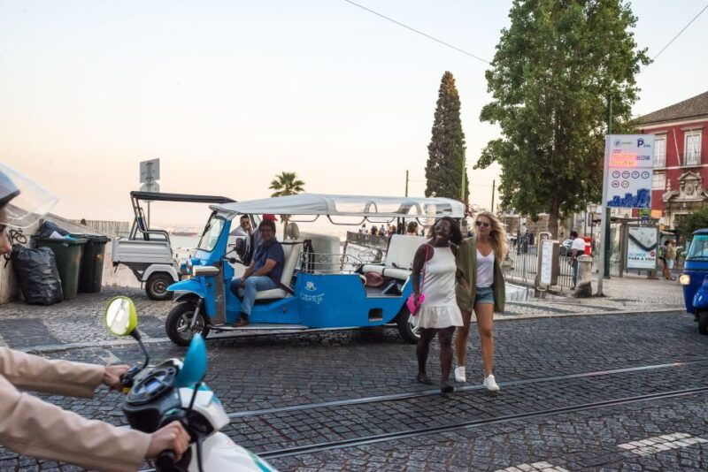 lisbon-by-tuk-tuk-guided-tour-city-of-neighborhoods