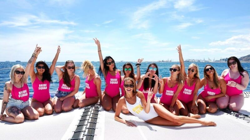 lisbon-catamaran-boat-party-with-music-open-bar-dives