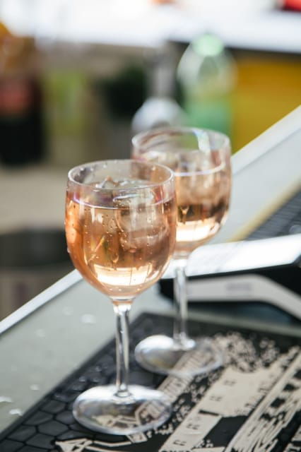 lisbon-catamaran-boat-party-with-music-open-bar-dives