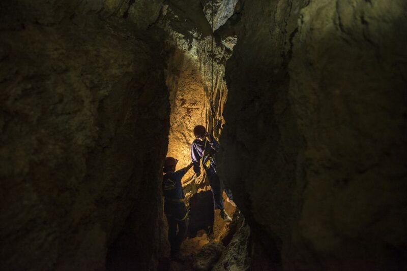lisbon-caving-in-arrabida-natural-park-setubal-sesimbra