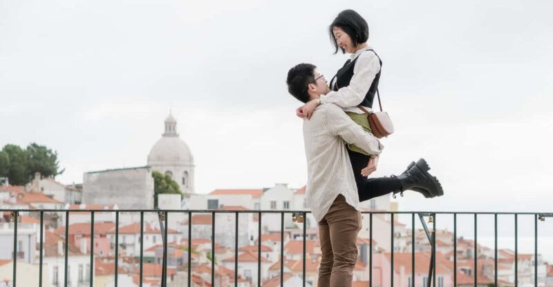 lisbon-cinematic-photoshoot-with-local-photographer-guide