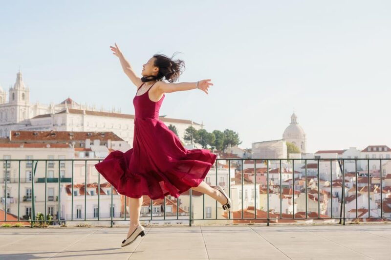 lisbon-cinematic-photoshoot-with-local-photographer-guide