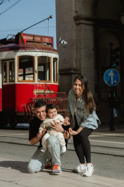 lisbon-cinematic-photoshoot-with-local-photographer-guide