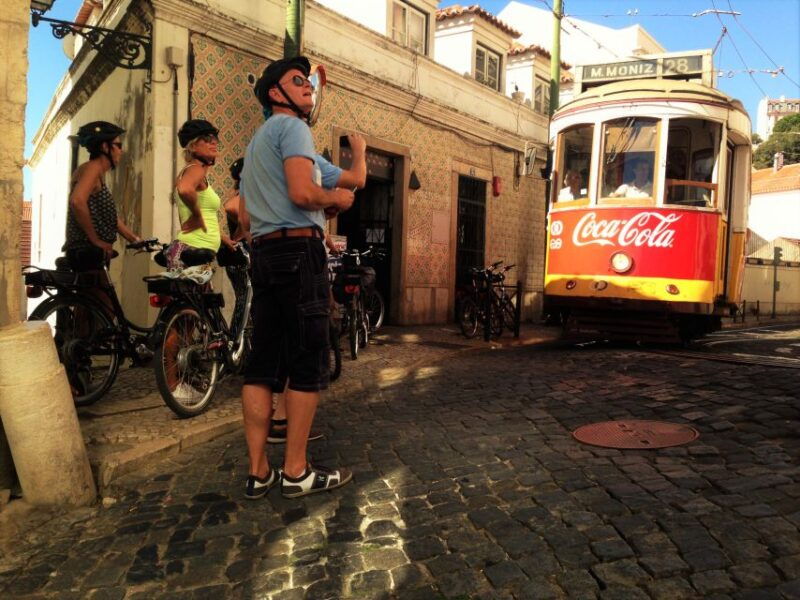 lisbon-city-highlights-and-viewpoints-e-bike-tour