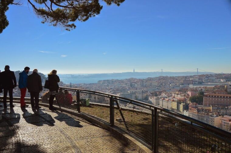 lisbon-city-highlights-tour-by-tuk-tuk