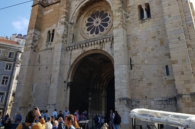 lisbon-city-tour-2-hours-max-6-pax