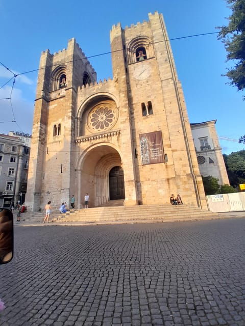 lisbon-city-tour-by-eco-friendly-tuk-tuk
