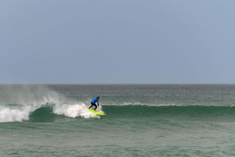 lisbon-come-try-our-surf-lesson-in-costa-da-caparica