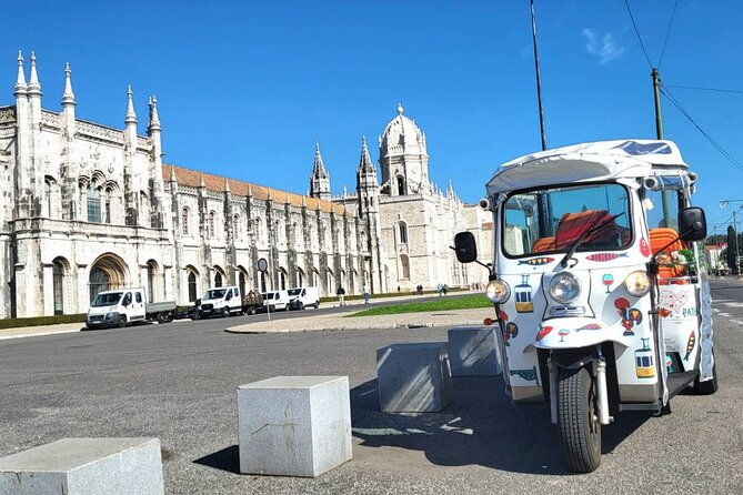 lisbon-complete-tour-eco-tuktuk-private-guided
