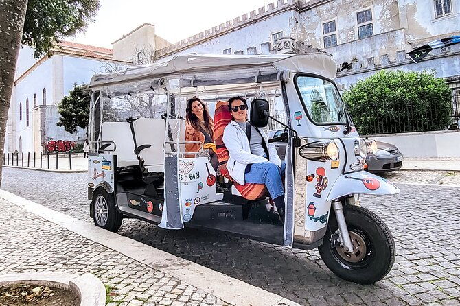 lisbon-complete-tour-eco-tuktuk-private-guided