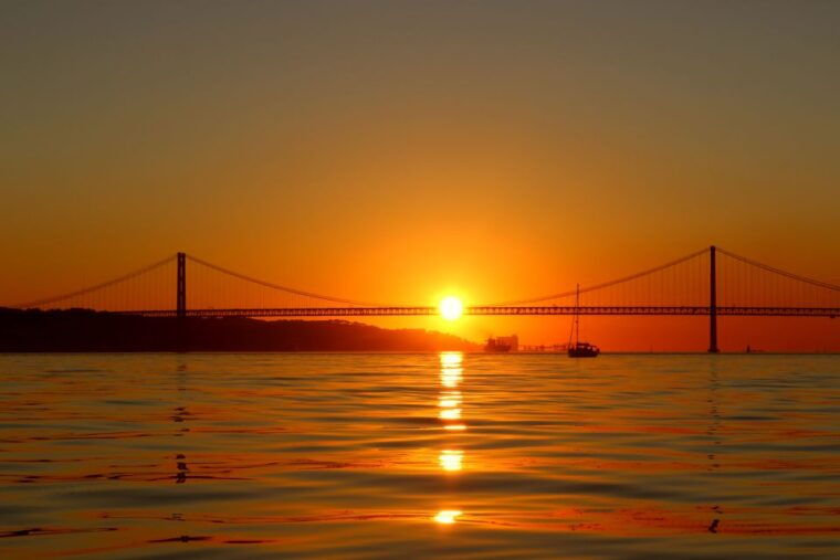 lisbon-daylight-or-sunset-on-a-vintage-sailboat-2