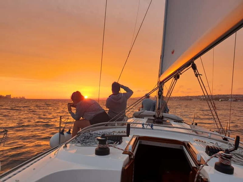 Lisbon: Daytime or Sunset Boat Cruise with History and Wine - FAQ