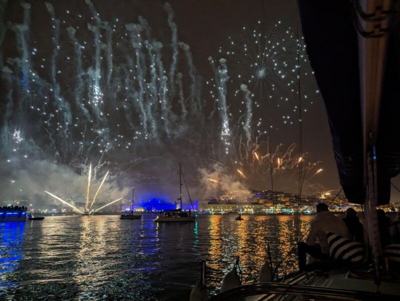 lisbon-dazzling-new-years-private-boat-tour-2h