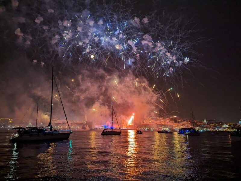 lisbon-dazzling-new-years-private-boat-tour-2h