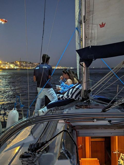 lisbon-dazzling-new-years-private-boat-tour-2h